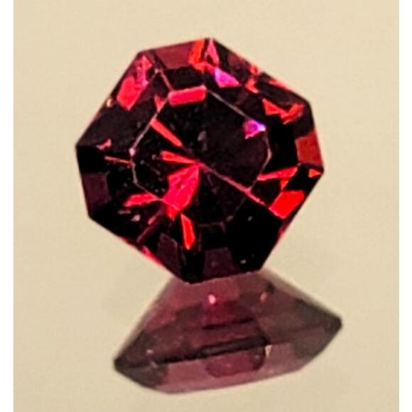 Stunning 2.2 Carat Rhodolite Garnet!! - Picture 1 of 13